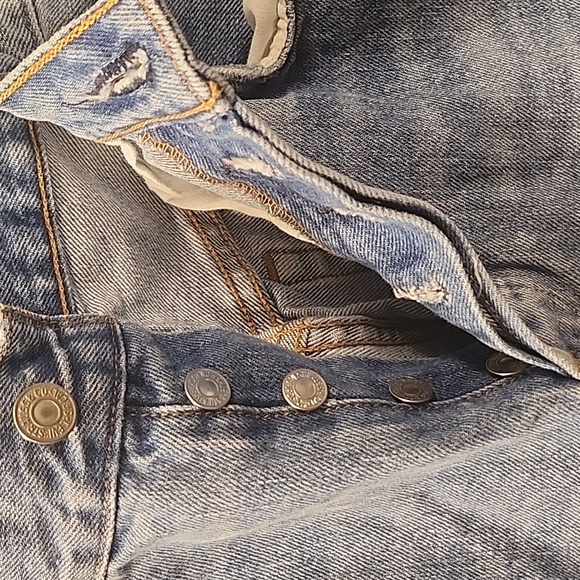 Premium Levi's Skinny Distressed Jeans EUC - Picture 8 of 11